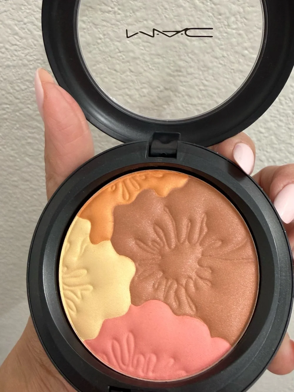 RARE!!! MAC Cosmetics - Lillyland Pearlmatte - NIB